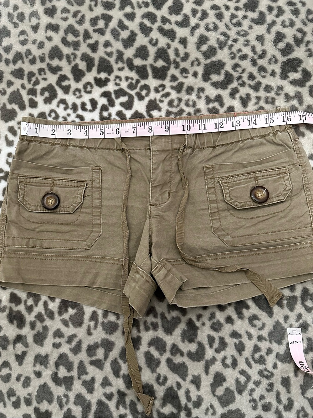 Y2K American Eagle Low Rise Utility Cargo Shorts in Green Size 2 Women’s - Picture 14 of 17